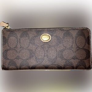 NWOT Coach Peyton Signature Slim Zip Around Wallet